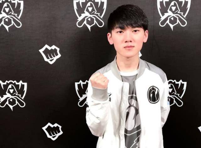 三角的低平 三角的低平